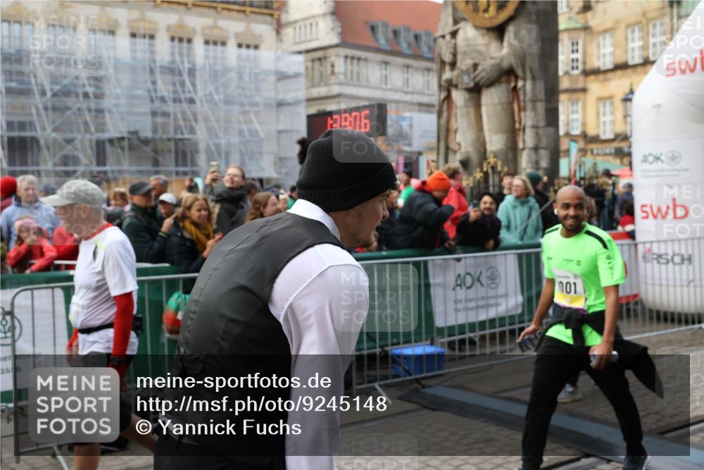 05.10.2025 - 20. swb-Marathon Bremen Yannick Fuchs http://msf.ph/oto/9245148 05.10.2025 11:09:56 Ziel 9001, 9538, 9887, 10316, 10412, 10672, 10827, 10881, 10886, 11206, 11219, 11486, 11654, 11655 meine-sportfotos.de