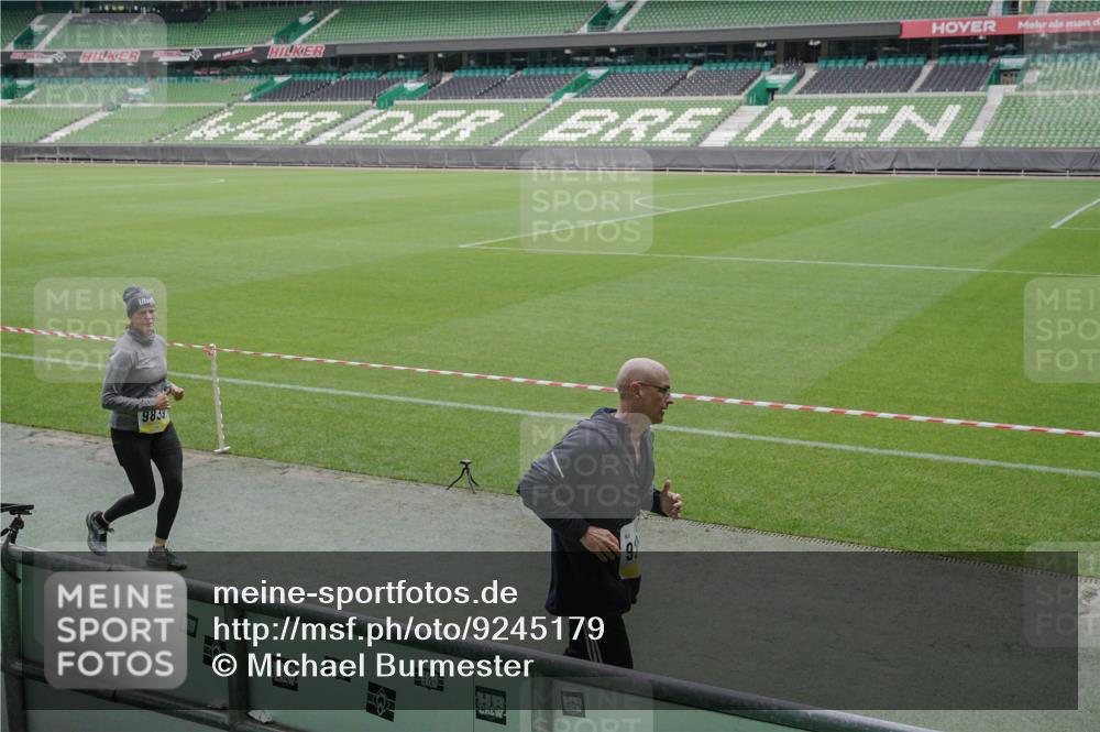 05.10.2025 - 20. swb-Marathon Bremen Michael Burmester http://msf.ph/oto/9245179 05.10.2025 10:37:06 Laufen im Stadion 7777, 9177, 9208, 9246, 9271, 9272, 9294, 9305, 9363, 9381, 9473, 9531, 9532, 9593, 9600, 9603, 9604, 9608, 9613, 9635, 9655, 9673, 9692, 9802, 9812, 9827, 9839, 9841, 9913, 9979, 9991, 10004, 10026, 10030, 10067, 10071, 10093, 10158, 10209, 10217, 10290, 10291, 10345, 10370, 10406, 10489, 10492, 10508, 10518, 10558, 10560, 10562, 10571, 10588, 10615, 10656, 10679, 10762, 10771, 10809, 10821, 10901, 11184, 11223, 11251, 7908, 8585, 9215, 9346 meine-sportfotos.de