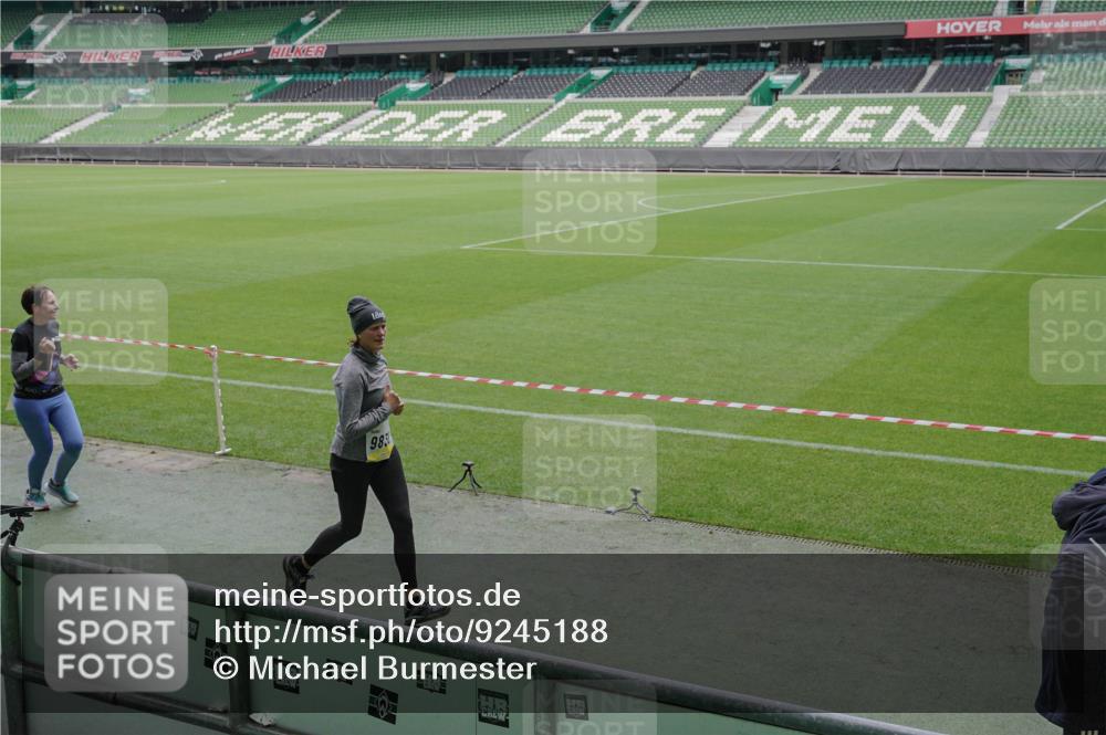 05.10.2025 - 20. swb-Marathon Bremen Michael Burmester http://msf.ph/oto/9245188 05.10.2025 10:37:07 Laufen im Stadion 7777, 9177, 9208, 9246, 9271, 9272, 9294, 9305, 9363, 9381, 9473, 9531, 9532, 9593, 9600, 9603, 9604, 9608, 9613, 9635, 9655, 9673, 9692, 9802, 9812, 9827, 9839, 9841, 9913, 9979, 9991, 10004, 10026, 10030, 10067, 10071, 10093, 10158, 10209, 10217, 10290, 10291, 10345, 10370, 10406, 10489, 10492, 10508, 10518, 10558, 10560, 10562, 10571, 10588, 10615, 10656, 10679, 10762, 10771, 10809, 10821, 10901, 11124, 11184, 11223, 11251, 7908, 8585, 9215, 9346 meine-sportfotos.de