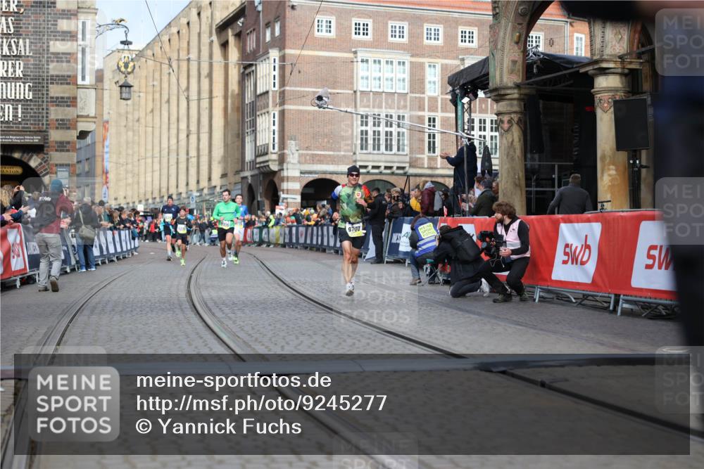 05.10.2025 - 20. swb-Marathon Bremen Yannick Fuchs http://msf.ph/oto/9245277 05.10.2025 10:42:25 Ziel 8187, 9364, 9700, 10838, 11217, 11422 meine-sportfotos.de