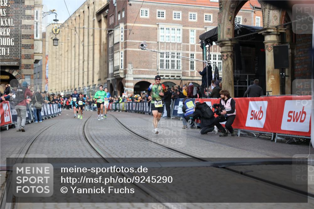 05.10.2025 - 20. swb-Marathon Bremen Yannick Fuchs http://msf.ph/oto/9245290 05.10.2025 10:42:25 Ziel 8187, 9364, 9700, 10838, 11217, 11422 meine-sportfotos.de