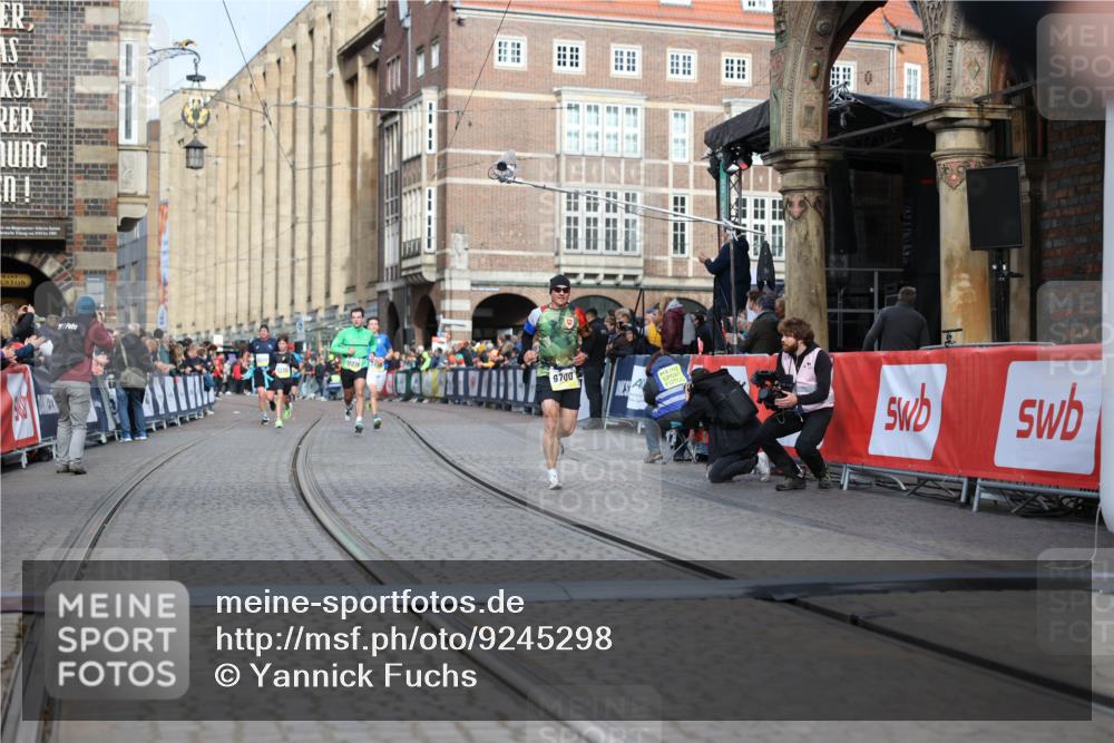 05.10.2025 - 20. swb-Marathon Bremen Yannick Fuchs http://msf.ph/oto/9245298 05.10.2025 10:42:25 Ziel 8187, 9364, 9700, 10838, 11217, 11422 meine-sportfotos.de