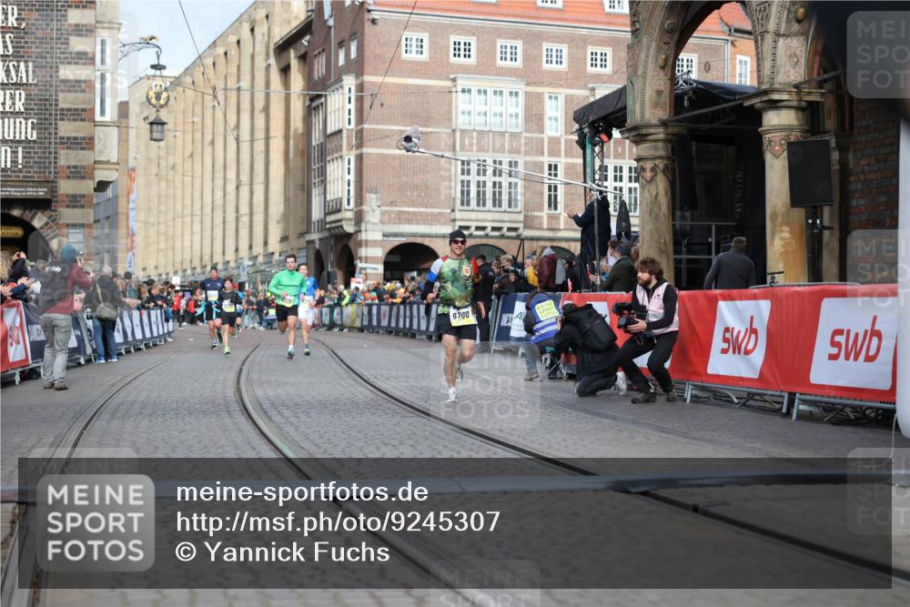 05.10.2025 - 20. swb-Marathon Bremen Yannick Fuchs http://msf.ph/oto/9245307 05.10.2025 10:42:25 Ziel 8187, 9364, 9700, 10838, 11217, 11422 meine-sportfotos.de