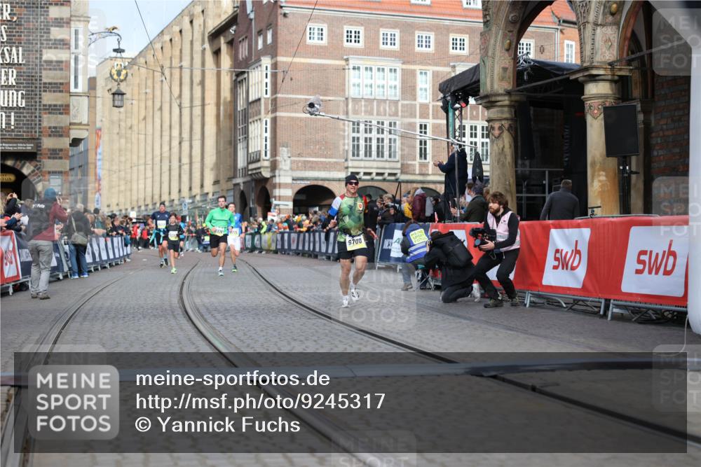 05.10.2025 - 20. swb-Marathon Bremen Yannick Fuchs http://msf.ph/oto/9245317 05.10.2025 10:42:25 Ziel 8187, 9364, 9700, 10838, 11217, 11422 meine-sportfotos.de