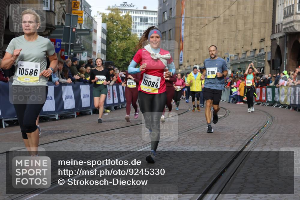 05.10.2025 - 20. swb-Marathon Bremen Strokosch-Dieckow http://msf.ph/oto/9245330 05.10.2025 10:58:24 Ziel 9433, 9608, 9820, 10055, 10084, 10408, 10586, 11181, 11184, 11291, 11495, 11591, 11700, 11724 meine-sportfotos.de