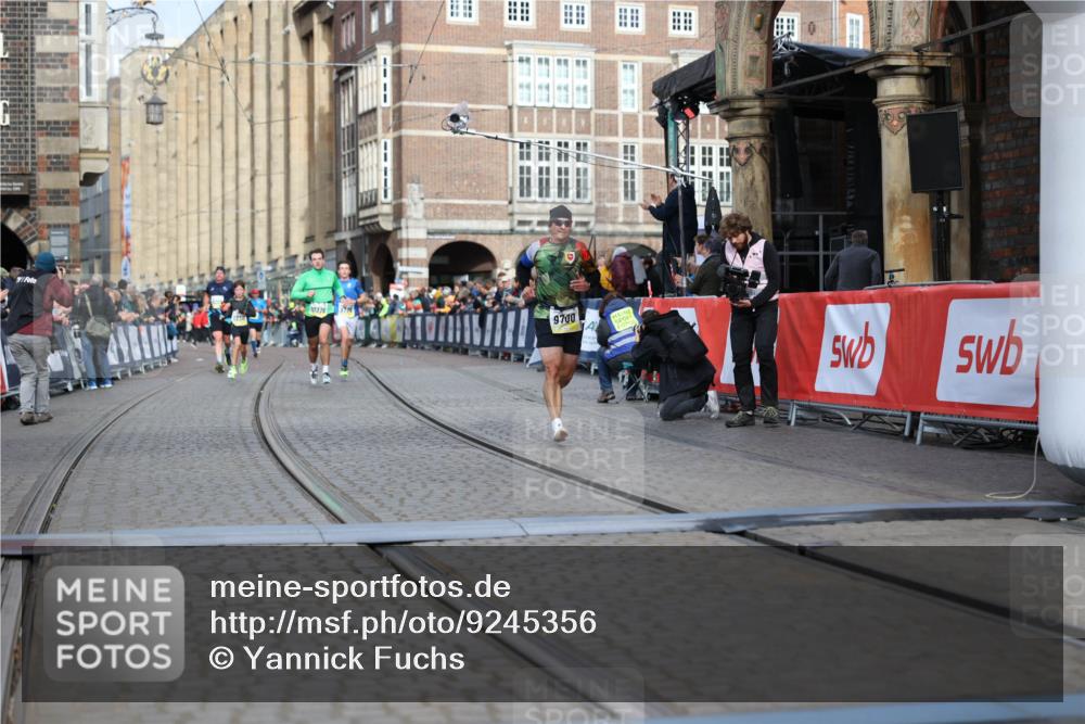 05.10.2025 - 20. swb-Marathon Bremen Yannick Fuchs http://msf.ph/oto/9245356 05.10.2025 10:42:25 Ziel 8187, 9364, 9700, 10838, 11217, 11422 meine-sportfotos.de