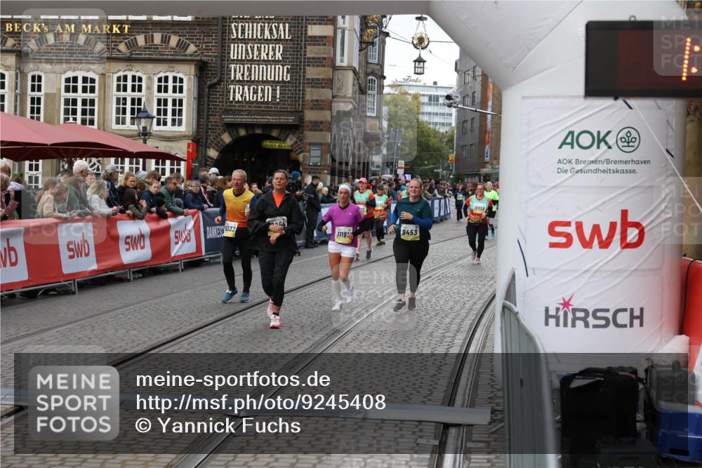 05.10.2025 - 20. swb-Marathon Bremen Yannick Fuchs http://msf.ph/oto/9245408 05.10.2025 11:11:41 Ziel 9453, 10264, 10320, 10333, 11030, 11083, 11191 meine-sportfotos.de