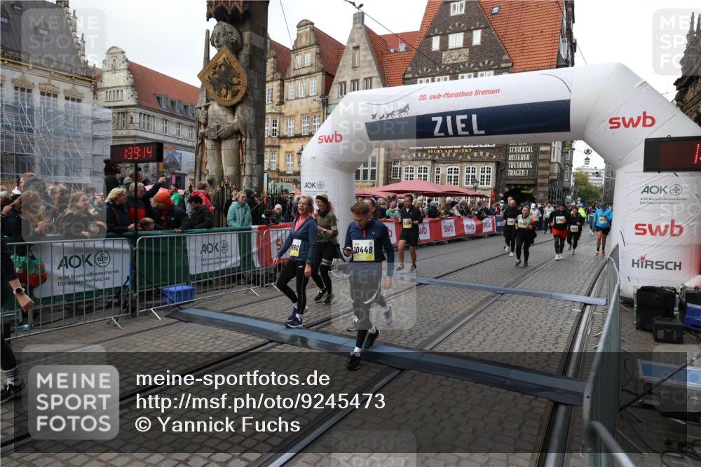 05.10.2025 - 20. swb-Marathon Bremen Yannick Fuchs http://msf.ph/oto/9245473 05.10.2025 11:10:04 Ziel 9288, 9410, 9685, 9760, 9972, 10435, 10448, 10515, 10827, 10860, 10885, 11219, 11381, 11405, 11486, 11748 meine-sportfotos.de