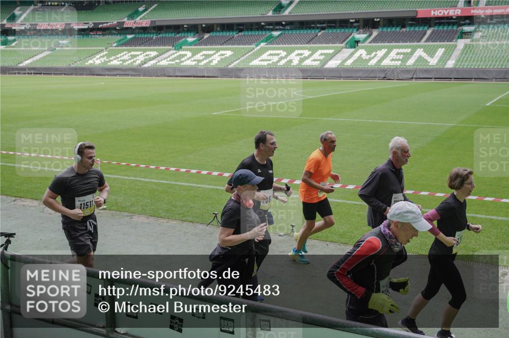 05.10.2025 - 20. swb-Marathon Bremen Michael Burmester http://msf.ph/oto/9245483 05.10.2025 10:37:19 Laufen im Stadion 7776, 7777, 9177, 9208, 9246, 9271, 9272, 9294, 9305, 9360, 9363, 9381, 9473, 9531, 9532, 9600, 9603, 9604, 9655, 9673, 9692, 9802, 9812, 9839, 9841, 9913, 9979, 10004, 10026, 10030, 10067, 10071, 10093, 10158, 10209, 10217, 10265, 10271, 10290, 10291, 10345, 10370, 10477, 10489, 10492, 10508, 10518, 10562, 10571, 10588, 10615, 10656, 10679, 10762, 10771, 10777, 10809, 10821, 10837, 10872, 10876, 10995, 11124, 11184, 11223, 11251, 11415, 9215 meine-sportfotos.de