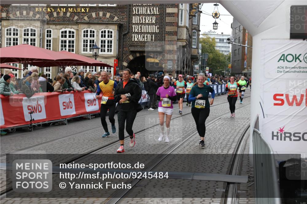 05.10.2025 - 20. swb-Marathon Bremen Yannick Fuchs http://msf.ph/oto/9245484 05.10.2025 11:11:42 Ziel 9453, 10264, 10320, 10333, 11030, 11191 meine-sportfotos.de