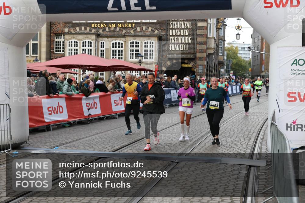 05.10.2025 - 20. swb-Marathon Bremen Yannick Fuchs http://msf.ph/oto/9245539 05.10.2025 11:11:43 Ziel 9453, 10058, 10264, 10320, 10333, 11030, 11191 meine-sportfotos.de