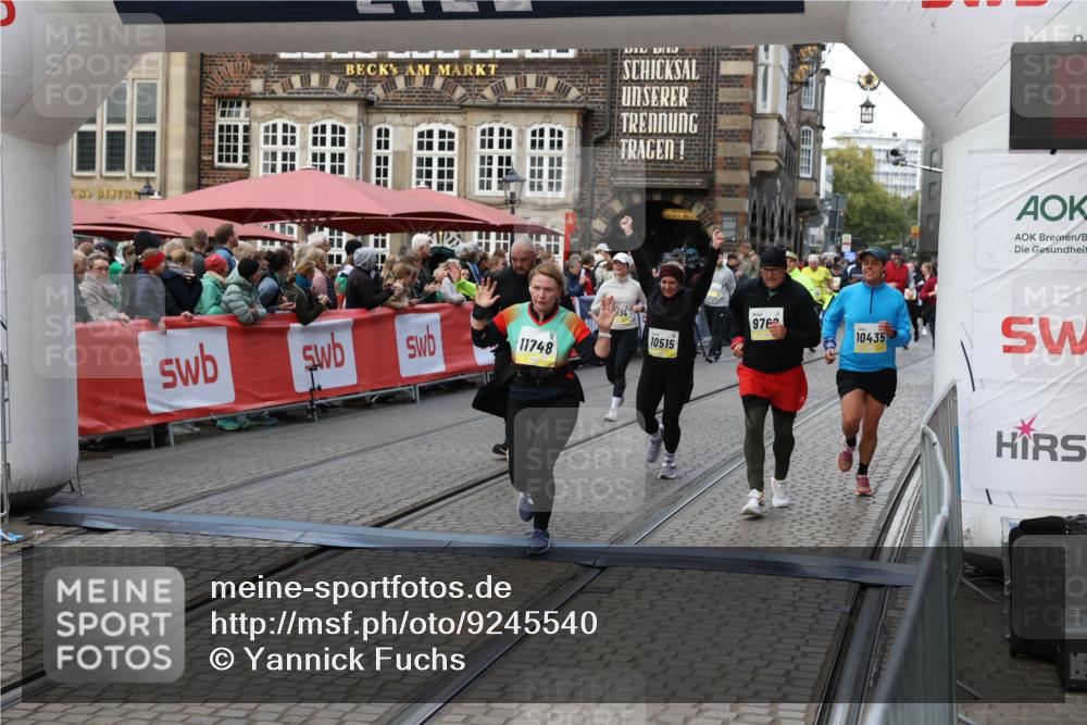 05.10.2025 - 20. swb-Marathon Bremen Yannick Fuchs http://msf.ph/oto/9245540 05.10.2025 11:10:05 Ziel 9288, 9410, 9685, 9760, 9972, 10435, 10448, 10515, 10827, 10860, 10885, 11219, 11381, 11405, 11486, 11634, 11748 meine-sportfotos.de