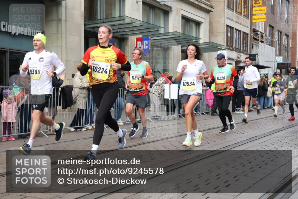 05.10.2025 - 20. swb-Marathon Bremen Strokosch-Dieckow http://msf.ph/oto/9245578 05.10.2025 10:50:39 Ziel 7733, 9199, 9251, 9256, 9277, 9287, 9399, 9416, 9425, 9630, 9658, 9663, 9715, 9742, 9888, 9894, 9966, 9975, 10029, 10206, 10224, 10226, 10227, 10254, 10279, 10378, 10479, 10534, 10669, 10689, 10698, 10743, 10932, 11061, 11220, 11279, 11311, 11391, 11573, 7733, 9199, 9251, 9256, 9277, 9287, 9399, 9416, 9425, 9630, 9658, 9663, 9715, 9742, 9888, 9894, 9966, 9975, 10029, 10206, 10224, 10226, 10227 meine-sportfotos.de