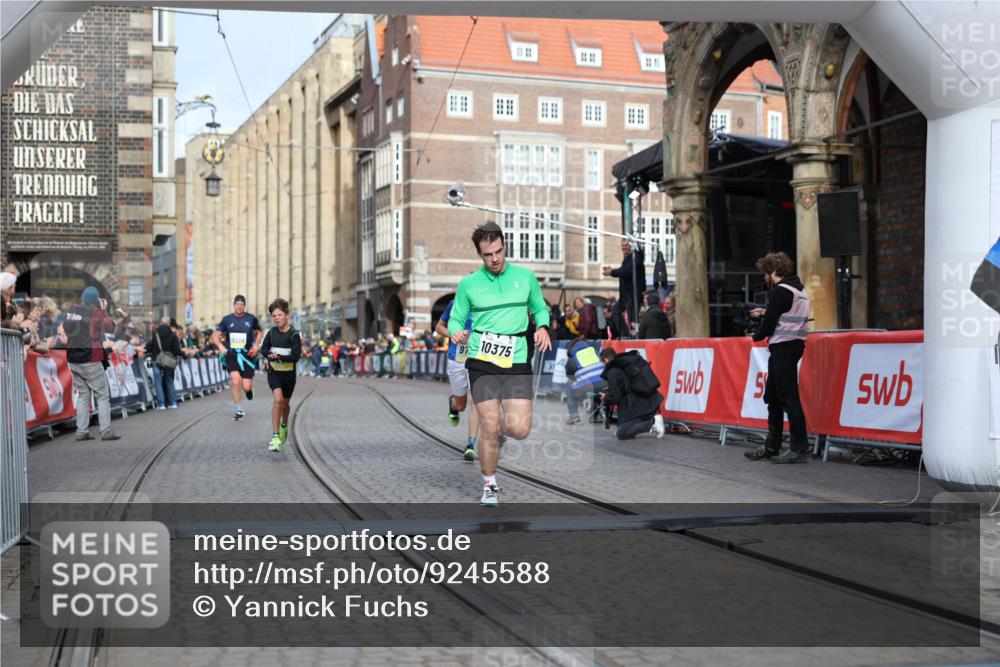 05.10.2025 - 20. swb-Marathon Bremen Yannick Fuchs http://msf.ph/oto/9245588 05.10.2025 10:42:29 Ziel 9700, 9775, 10208, 10375, 11217, 11230 meine-sportfotos.de