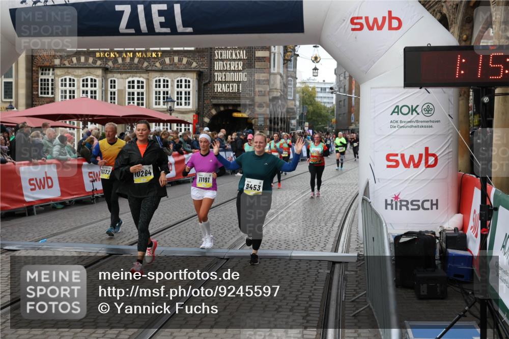 05.10.2025 - 20. swb-Marathon Bremen Yannick Fuchs http://msf.ph/oto/9245597 05.10.2025 11:11:43 Ziel 9453, 10058, 10264, 10320, 10333, 11030, 11191 meine-sportfotos.de