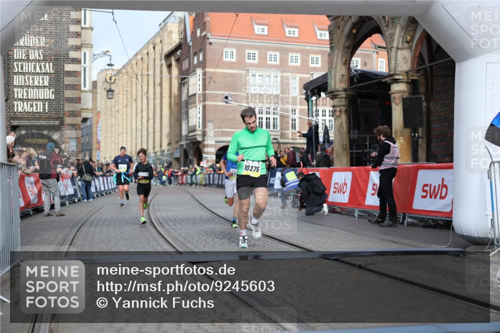 05.10.2025 - 20. swb-Marathon Bremen Yannick Fuchs http://msf.ph/oto/9245603 05.10.2025 10:42:29 Ziel 9700, 9775, 10208, 10375, 11217, 11230 meine-sportfotos.de