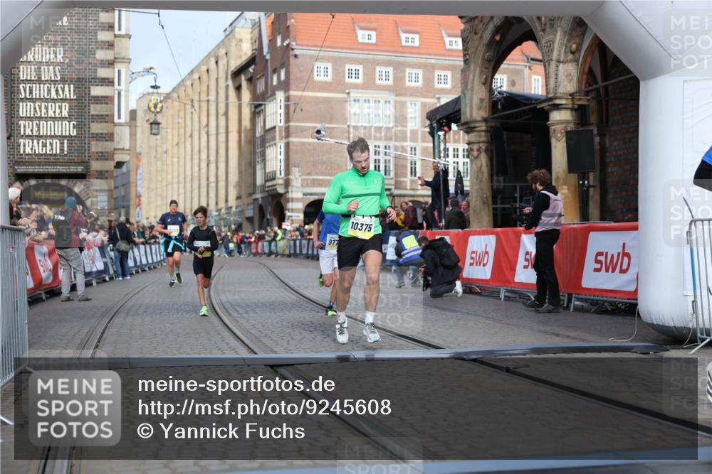 05.10.2025 - 20. swb-Marathon Bremen Yannick Fuchs http://msf.ph/oto/9245608 05.10.2025 10:42:29 Ziel 9700, 9775, 10208, 10375, 11217, 11230 meine-sportfotos.de