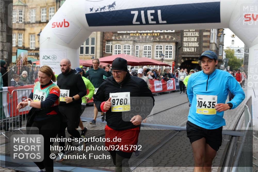 05.10.2025 - 20. swb-Marathon Bremen Yannick Fuchs http://msf.ph/oto/9245792 05.10.2025 11:10:08 Ziel 9288, 9561, 9760, 9972, 10435, 10515, 10659, 10860, 10885, 11381, 11405, 11634, 11748 meine-sportfotos.de