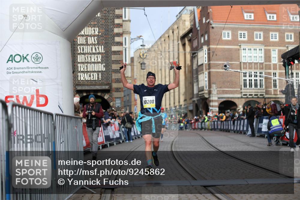 05.10.2025 - 20. swb-Marathon Bremen Yannick Fuchs http://msf.ph/oto/9245862 05.10.2025 10:42:32 Ziel 9700, 9775, 10208, 10375, 11230 meine-sportfotos.de