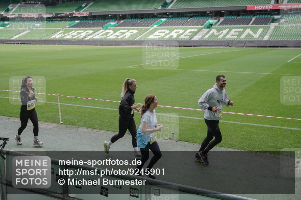 05.10.2025 - 20. swb-Marathon Bremen Michael Burmester http://msf.ph/oto/9245901 05.10.2025 10:37:43 Laufen im Stadion 7621, 7776, 9237, 9246, 9305, 9360, 9363, 9365, 9381, 9426, 9448, 9486, 9531, 9532, 9536, 9600, 9603, 9642, 9748, 9802, 9841, 9893, 9979, 10056, 10067, 10098, 10158, 10194, 10265, 10271, 10274, 10290, 10291, 10301, 10345, 10370, 10471, 10477, 10485, 10508, 10510, 10518, 10562, 10571, 10611, 10615, 10711, 10713, 10771, 10777, 10826, 10829, 10837, 10872, 10876, 10995, 11001, 11050, 11121, 11124, 11150, 11162, 11183, 11184, 11223, 11251, 11415, 9177, 9208 meine-sportfotos.de