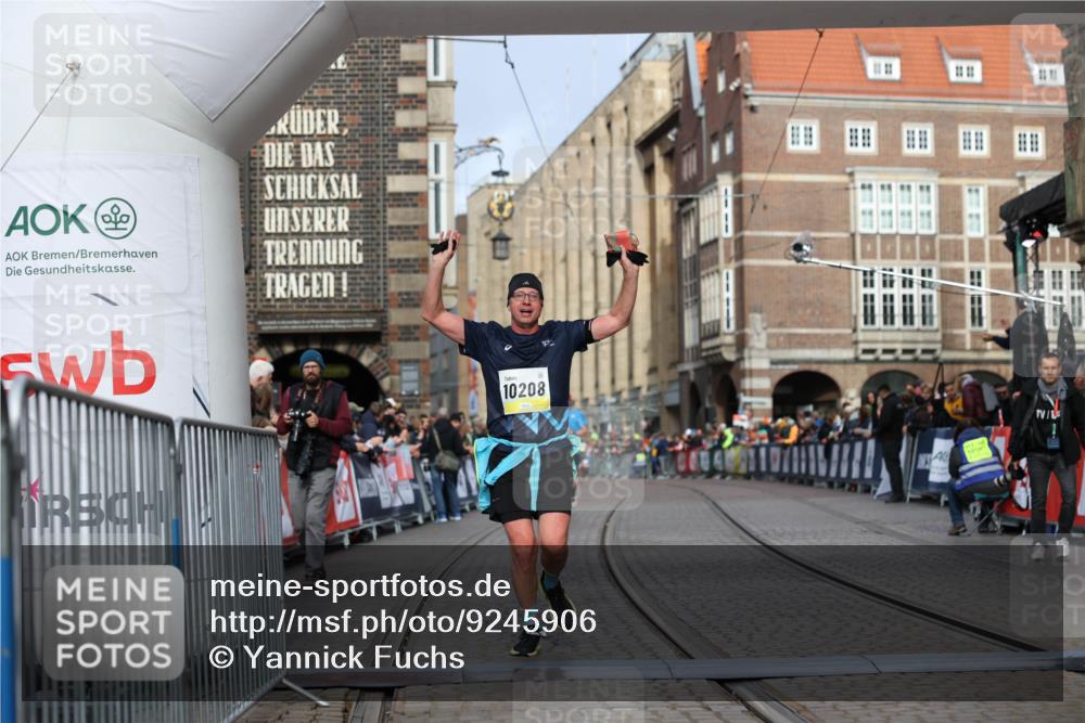 05.10.2025 - 20. swb-Marathon Bremen Yannick Fuchs http://msf.ph/oto/9245906 05.10.2025 10:42:32 Ziel 9700, 9775, 10208, 10375, 11230 meine-sportfotos.de