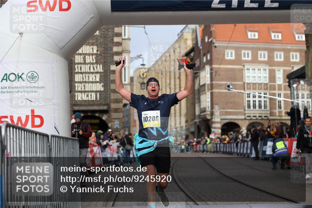 05.10.2025 - 20. swb-Marathon Bremen Yannick Fuchs http://msf.ph/oto/9245920 05.10.2025 10:42:33 Ziel 9700, 9775, 10208, 10375, 11230 meine-sportfotos.de