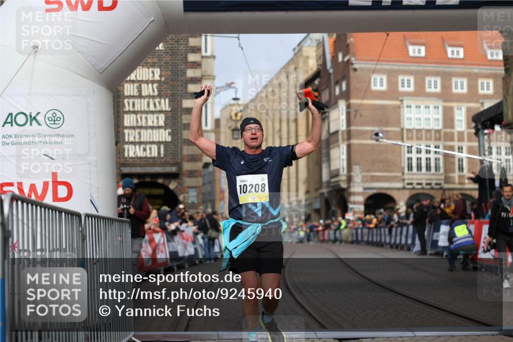 05.10.2025 - 20. swb-Marathon Bremen Yannick Fuchs http://msf.ph/oto/9245940 05.10.2025 10:42:33 Ziel 9700, 9775, 10208, 10375, 11230 meine-sportfotos.de