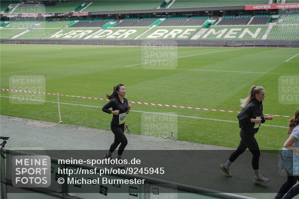 05.10.2025 - 20. swb-Marathon Bremen Michael Burmester http://msf.ph/oto/9245945 05.10.2025 10:37:44 Laufen im Stadion 7621, 7776, 9237, 9246, 9360, 9363, 9365, 9381, 9426, 9448, 9486, 9531, 9532, 9536, 9600, 9603, 9642, 9748, 9802, 9841, 9893, 9979, 10056, 10067, 10098, 10158, 10194, 10265, 10271, 10274, 10290, 10291, 10301, 10345, 10370, 10471, 10477, 10485, 10508, 10510, 10518, 10562, 10571, 10611, 10615, 10711, 10713, 10771, 10777, 10826, 10829, 10837, 10872, 10876, 10995, 11001, 11050, 11121, 11124, 11150, 11162, 11183, 11184, 11223, 11251, 11415, 9177, 9208 meine-sportfotos.de