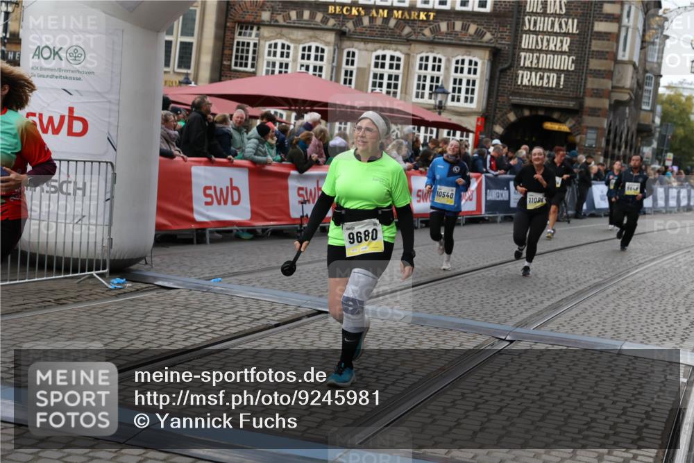 05.10.2025 - 20. swb-Marathon Bremen Yannick Fuchs http://msf.ph/oto/9245981 05.10.2025 11:11:54 Ziel 9648, 9680, 9999, 10235, 10236, 10540, 11088, 11172 meine-sportfotos.de