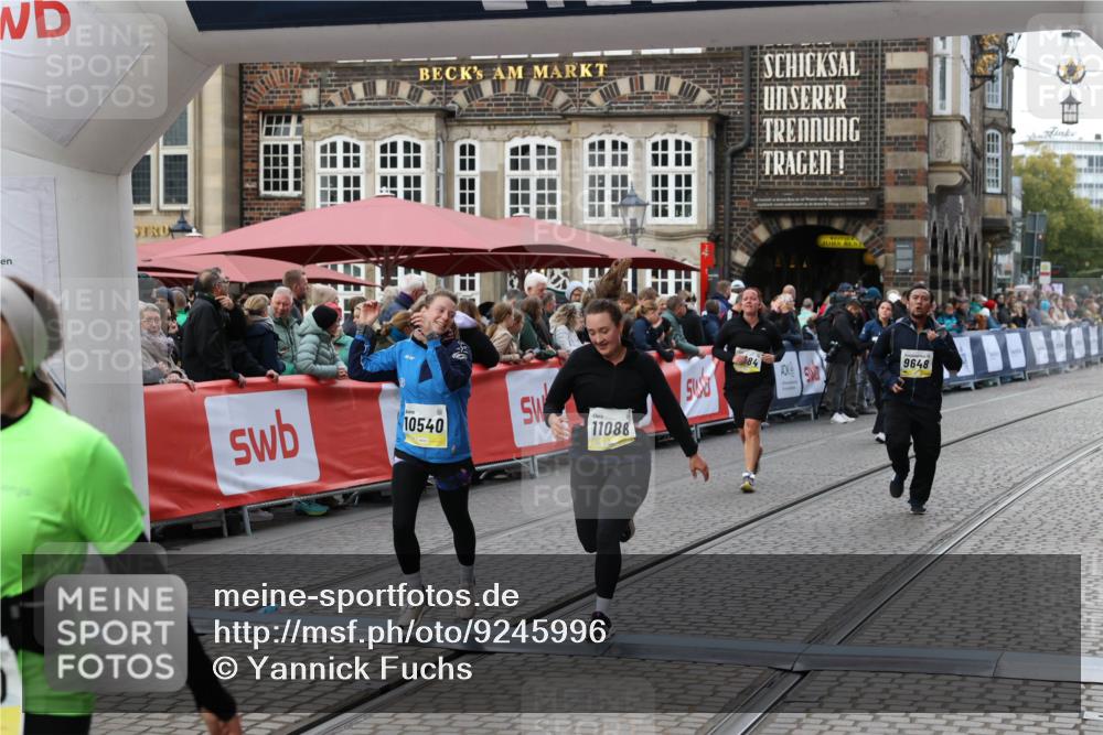 05.10.2025 - 20. swb-Marathon Bremen Yannick Fuchs http://msf.ph/oto/9245996 05.10.2025 11:11:55 Ziel 9648, 9680, 9784, 9999, 10235, 10236, 10540, 11088, 11172 meine-sportfotos.de