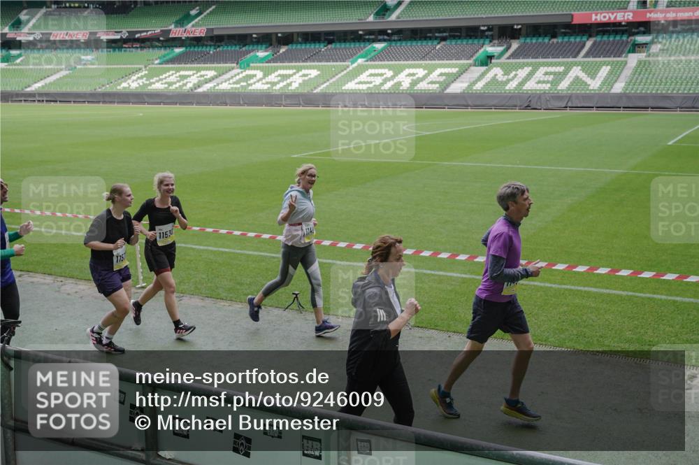 05.10.2025 - 20. swb-Marathon Bremen Michael Burmester http://msf.ph/oto/9246009 05.10.2025 10:37:47 Laufen im Stadion 7621, 7776, 9189, 9210, 9237, 9360, 9363, 9365, 9381, 9426, 9448, 9468, 9486, 9531, 9532, 9536, 9600, 9603, 9642, 9748, 9802, 9813, 9841, 9858, 9893, 9979, 10056, 10067, 10098, 10158, 10194, 10265, 10271, 10274, 10290, 10291, 10301, 10345, 10370, 10471, 10477, 10485, 10508, 10510, 10518, 10562, 10571, 10611, 10615, 10711, 10713, 10777, 10826, 10829, 10837, 10872, 10876, 10995, 11001, 11050, 11121, 11124, 11150, 11162, 11183, 11184, 11223, 11251, 11415, 9177, 9208 meine-sportfotos.de