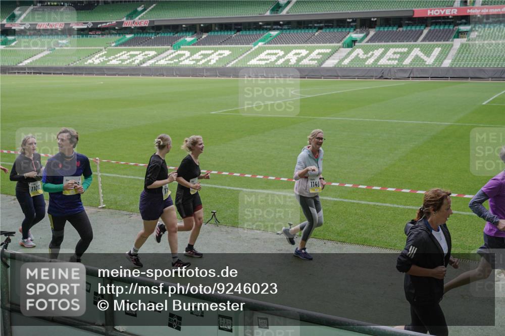 05.10.2025 - 20. swb-Marathon Bremen Michael Burmester http://msf.ph/oto/9246023 05.10.2025 10:37:47 Laufen im Stadion 7621, 7776, 9189, 9210, 9237, 9360, 9363, 9365, 9381, 9426, 9448, 9468, 9486, 9531, 9532, 9536, 9600, 9603, 9642, 9748, 9802, 9813, 9841, 9858, 9893, 9979, 10056, 10067, 10098, 10158, 10194, 10265, 10271, 10274, 10290, 10291, 10301, 10345, 10370, 10471, 10477, 10485, 10508, 10510, 10518, 10562, 10571, 10611, 10615, 10711, 10713, 10777, 10826, 10829, 10837, 10872, 10876, 10995, 11001, 11050, 11121, 11124, 11150, 11162, 11183, 11184, 11223, 11251, 11415, 9177, 9208 meine-sportfotos.de