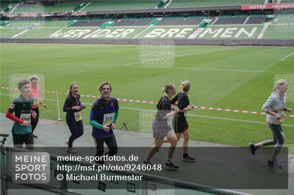 05.10.2025 - 20. swb-Marathon Bremen Michael Burmester http://msf.ph/oto/9246048 05.10.2025 10:37:48 Laufen im Stadion 7621, 7776, 9189, 9210, 9237, 9360, 9363, 9365, 9381, 9426, 9448, 9468, 9486, 9531, 9532, 9536, 9600, 9603, 9642, 9748, 9802, 9813, 9841, 9858, 9893, 9979, 10056, 10067, 10098, 10158, 10194, 10265, 10271, 10274, 10278, 10290, 10291, 10301, 10345, 10370, 10437, 10471, 10477, 10485, 10508, 10510, 10518, 10611, 10615, 10711, 10713, 10777, 10826, 10829, 10837, 10872, 10876, 10995, 11001, 11050, 11121, 11124, 11150, 11162, 11183, 11184, 11223, 11251, 11415, 9177, 9208 meine-sportfotos.de