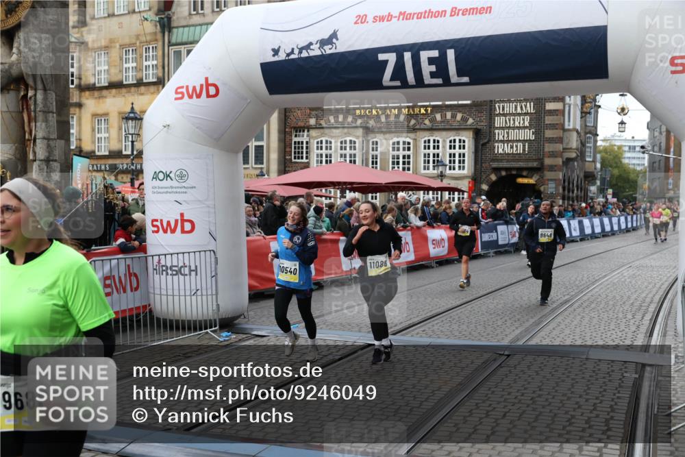 05.10.2025 - 20. swb-Marathon Bremen Yannick Fuchs http://msf.ph/oto/9246049 05.10.2025 11:11:56 Ziel 9648, 9680, 9784, 10235, 10236, 10540, 11088 meine-sportfotos.de