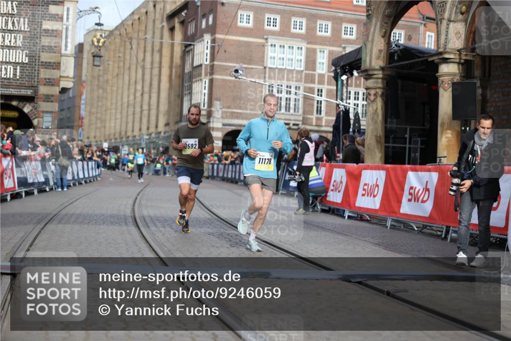 05.10.2025 - 20. swb-Marathon Bremen Yannick Fuchs http://msf.ph/oto/9246059 05.10.2025 10:42:45 Ziel 10592, 11178, 11725 meine-sportfotos.de