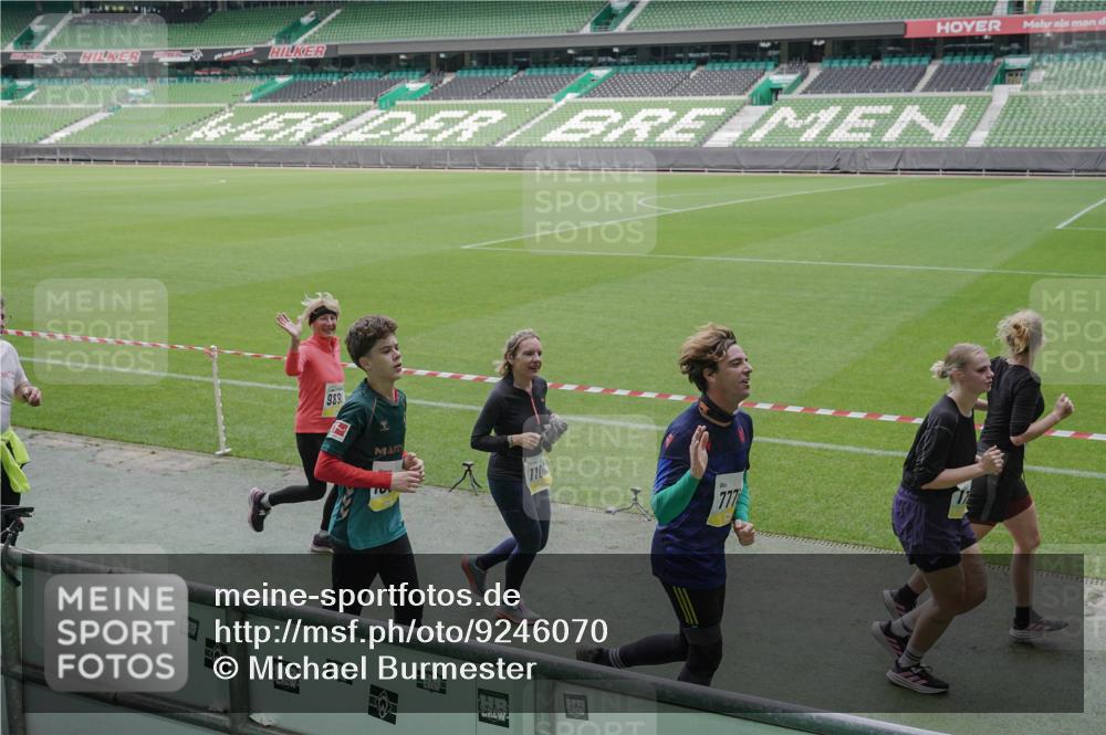 05.10.2025 - 20. swb-Marathon Bremen Michael Burmester http://msf.ph/oto/9246070 05.10.2025 10:37:49 Laufen im Stadion 7621, 7776, 9189, 9210, 9237, 9360, 9365, 9381, 9426, 9448, 9468, 9486, 9531, 9532, 9536, 9600, 9603, 9642, 9748, 9813, 9841, 9858, 9893, 9979, 10056, 10067, 10098, 10130, 10158, 10194, 10265, 10271, 10274, 10278, 10301, 10345, 10370, 10437, 10471, 10477, 10485, 10508, 10510, 10518, 10595, 10598, 10611, 10711, 10713, 10777, 10826, 10829, 10837, 10872, 10876, 10995, 11001, 11050, 11121, 11124, 11150, 11162, 11183, 11184, 11223, 11251, 11415, 9177, 9208, 9531 meine-sportfotos.de
