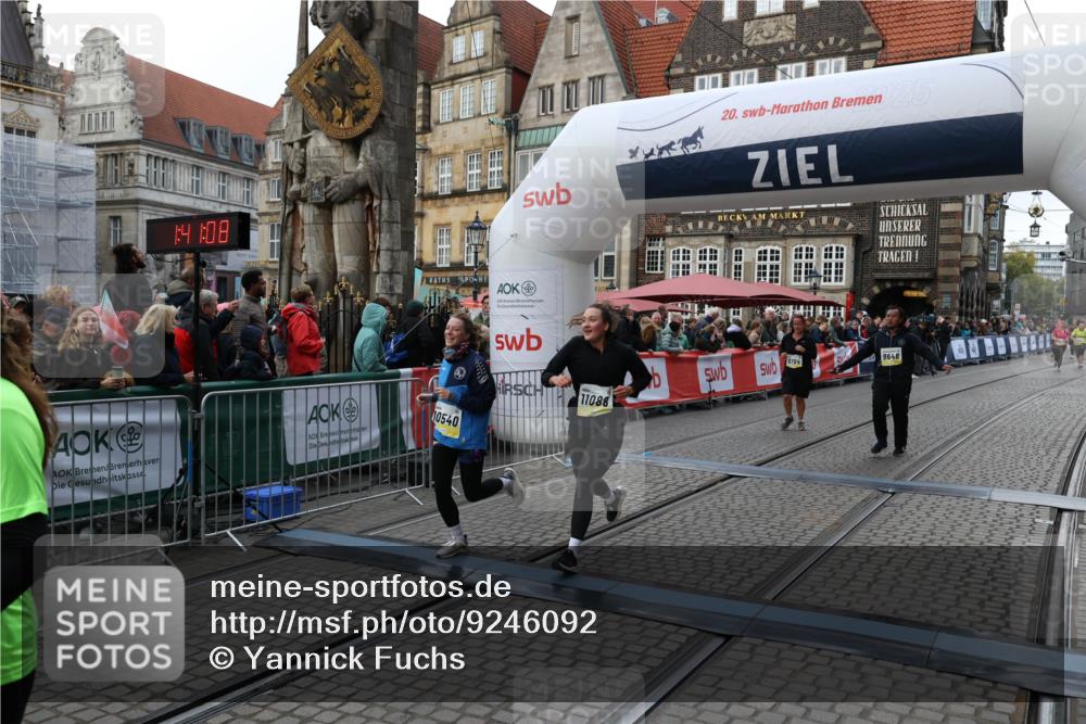 05.10.2025 - 20. swb-Marathon Bremen Yannick Fuchs http://msf.ph/oto/9246092 05.10.2025 11:11:57 Ziel 9648, 9680, 9784, 10235, 10236, 10540, 11088, 11563 meine-sportfotos.de