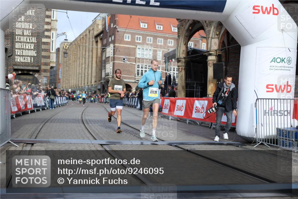 05.10.2025 - 20. swb-Marathon Bremen Yannick Fuchs http://msf.ph/oto/9246095 05.10.2025 10:42:46 Ziel 10592, 11178 meine-sportfotos.de