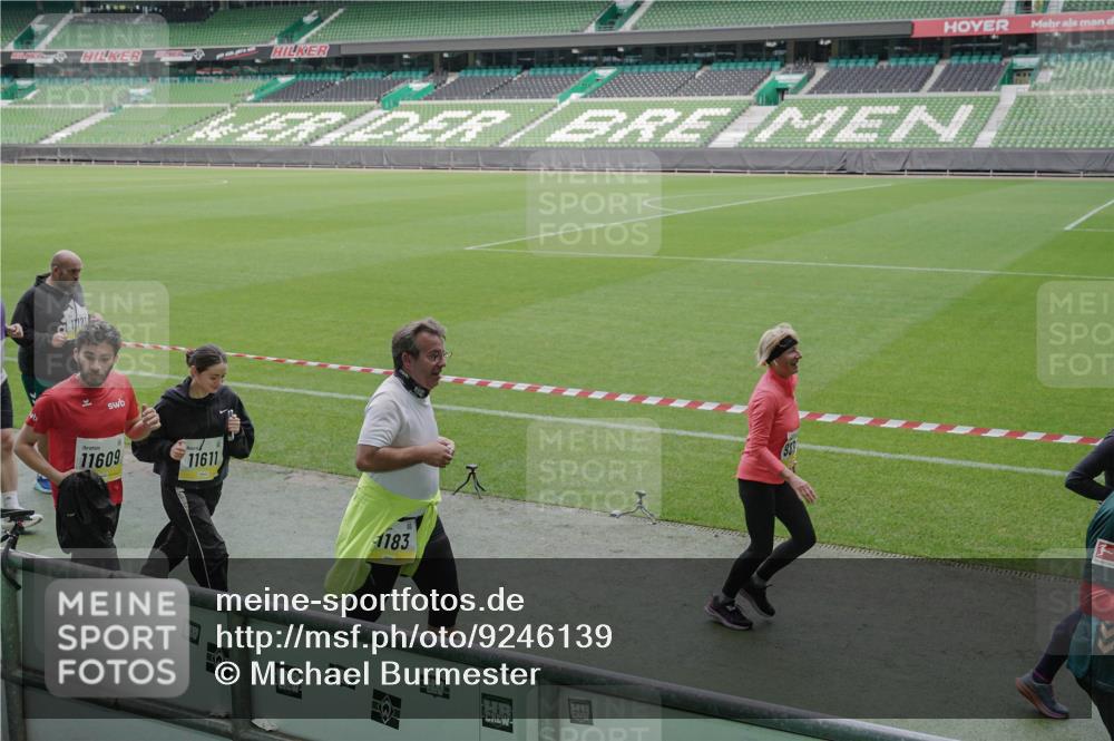 05.10.2025 - 20. swb-Marathon Bremen Michael Burmester http://msf.ph/oto/9246139 05.10.2025 10:37:50 Laufen im Stadion 7621, 7776, 9189, 9210, 9237, 9360, 9365, 9381, 9426, 9448, 9468, 9486, 9532, 9536, 9600, 9603, 9642, 9748, 9813, 9841, 9858, 9893, 9979, 10056, 10067, 10098, 10130, 10158, 10194, 10265, 10271, 10274, 10278, 10301, 10345, 10370, 10437, 10471, 10477, 10485, 10508, 10510, 10595, 10598, 10611, 10711, 10713, 10777, 10826, 10829, 10837, 10872, 10876, 10995, 11001, 11050, 11121, 11124, 11150, 11162, 11183, 11184, 11223, 11251, 11415, 9177, 9208, 9531 meine-sportfotos.de