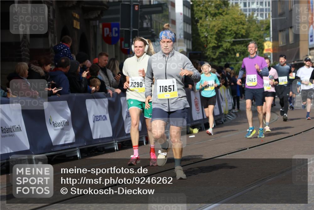 05.10.2025 - 20. swb-Marathon Bremen Strokosch-Dieckow http://msf.ph/oto/9246262 05.10.2025 10:58:48 Ziel 9346, 9349, 9518, 9542, 10080, 10263, 10560, 10561, 11290, 11483, 11612, 11651 meine-sportfotos.de
