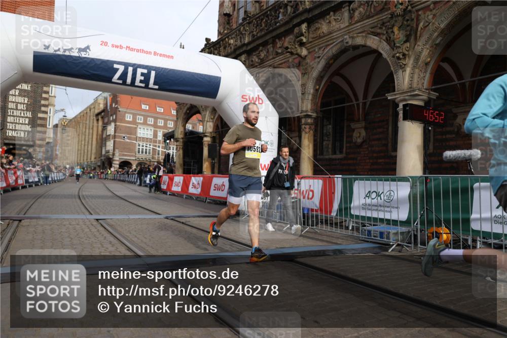 05.10.2025 - 20. swb-Marathon Bremen Yannick Fuchs http://msf.ph/oto/9246278 05.10.2025 10:42:48 Ziel 10592, 11178 meine-sportfotos.de