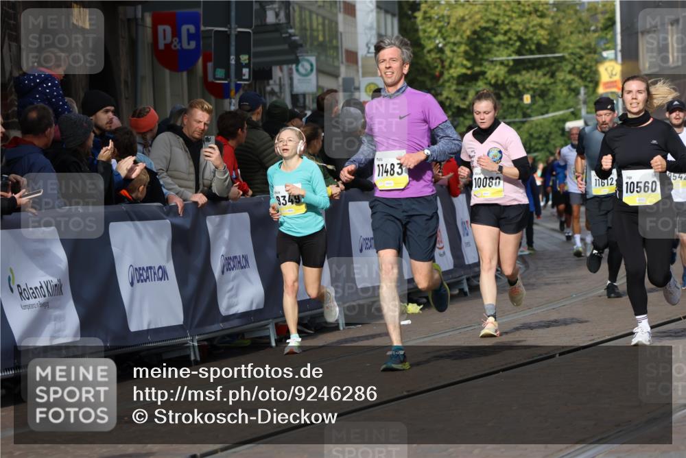 05.10.2025 - 20. swb-Marathon Bremen Strokosch-Dieckow http://msf.ph/oto/9246286 05.10.2025 10:58:50 Ziel 9349, 9518, 9542, 9601, 10080, 10263, 10560, 10561, 11290, 11483, 11612, 11651 meine-sportfotos.de