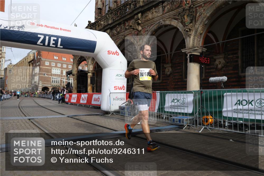05.10.2025 - 20. swb-Marathon Bremen Yannick Fuchs http://msf.ph/oto/9246311 05.10.2025 10:42:48 Ziel 10592, 11178 meine-sportfotos.de