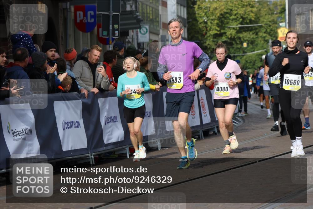 05.10.2025 - 20. swb-Marathon Bremen Strokosch-Dieckow http://msf.ph/oto/9246329 05.10.2025 10:58:50 Ziel 9349, 9518, 9542, 9601, 10080, 10263, 10560, 10561, 11290, 11483, 11612, 11651 meine-sportfotos.de