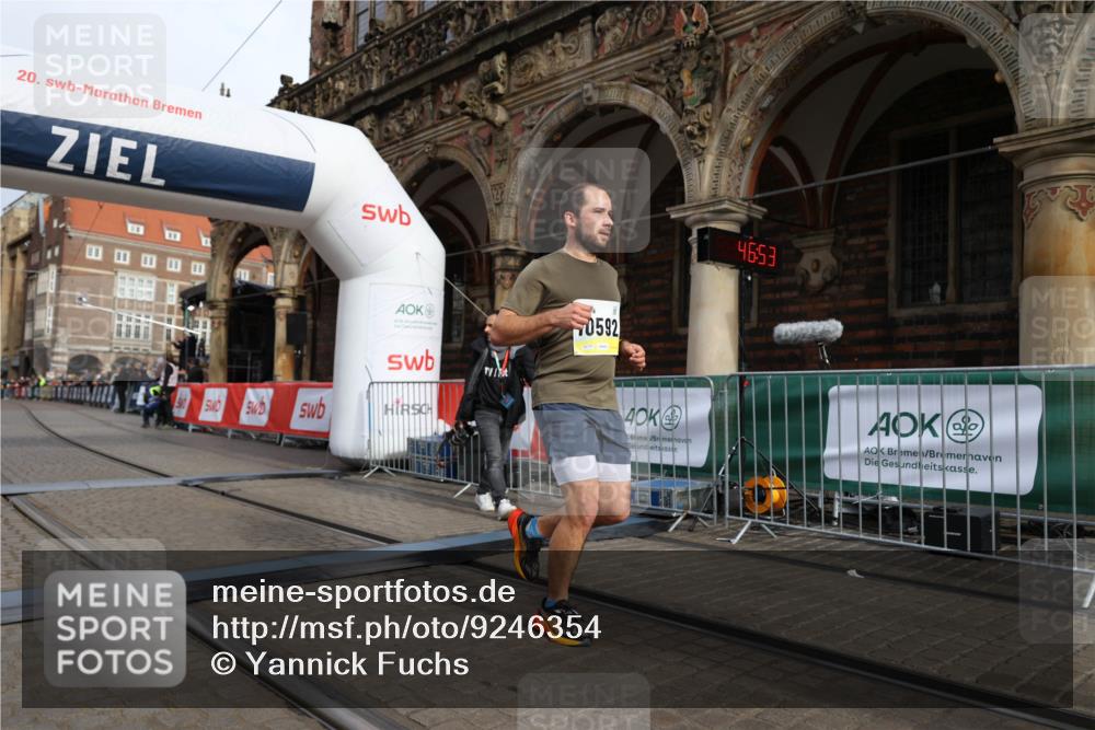 05.10.2025 - 20. swb-Marathon Bremen Yannick Fuchs http://msf.ph/oto/9246354 05.10.2025 10:42:48 Ziel 10592, 11178 meine-sportfotos.de