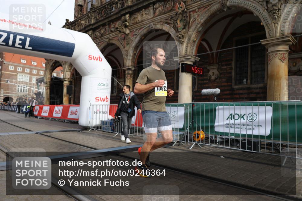 05.10.2025 - 20. swb-Marathon Bremen Yannick Fuchs http://msf.ph/oto/9246364 05.10.2025 10:42:48 Ziel 10592, 11178 meine-sportfotos.de