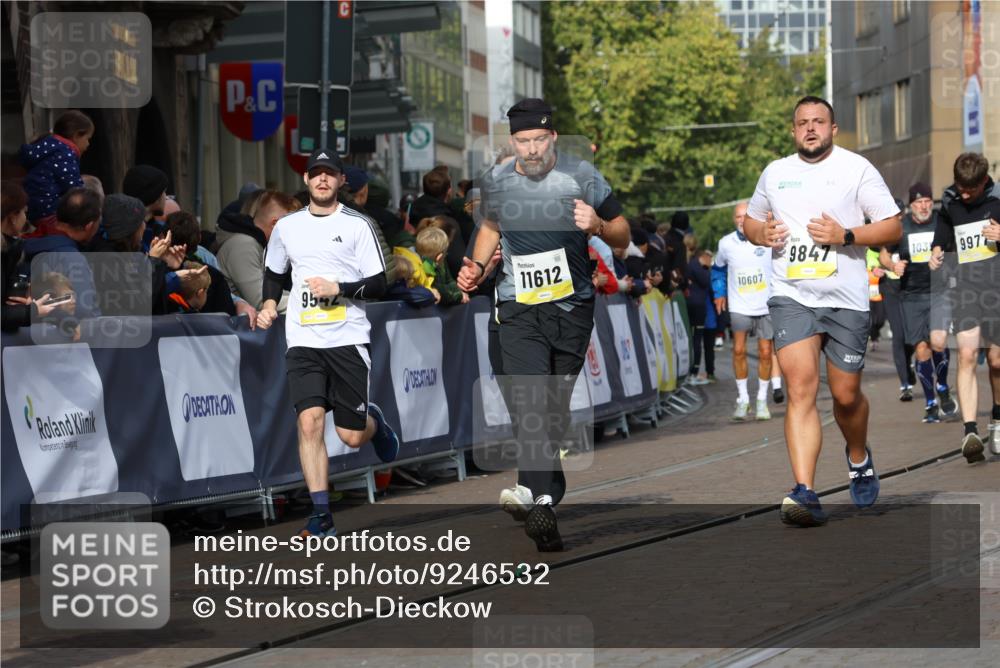 05.10.2025 - 20. swb-Marathon Bremen Strokosch-Dieckow http://msf.ph/oto/9246532 05.10.2025 10:58:54 Ziel 9349, 9518, 9542, 9601, 9847, 9977, 10080, 10560, 10588, 11483, 11612 meine-sportfotos.de