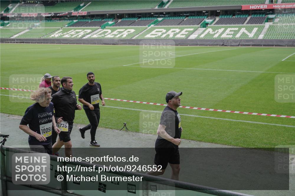 05.10.2025 - 20. swb-Marathon Bremen Michael Burmester http://msf.ph/oto/9246552 05.10.2025 10:38:04 Laufen im Stadion 7621, 7776, 8574, 9189, 9210, 9237, 9360, 9365, 9426, 9432, 9448, 9468, 9486, 9498, 9532, 9536, 9642, 9647, 9684, 9707, 9748, 9750, 9813, 9846, 9858, 9893, 10033, 10056, 10098, 10130, 10167, 10194, 10265, 10271, 10274, 10278, 10301, 10437, 10471, 10477, 10485, 10510, 10530, 10595, 10598, 10611, 10678, 10711, 10713, 10777, 10803, 10804, 10825, 10826, 10829, 10837, 10872, 10876, 10995, 11001, 11050, 11121, 11124, 11150, 11162, 11183, 11415, 9381, 9531 meine-sportfotos.de