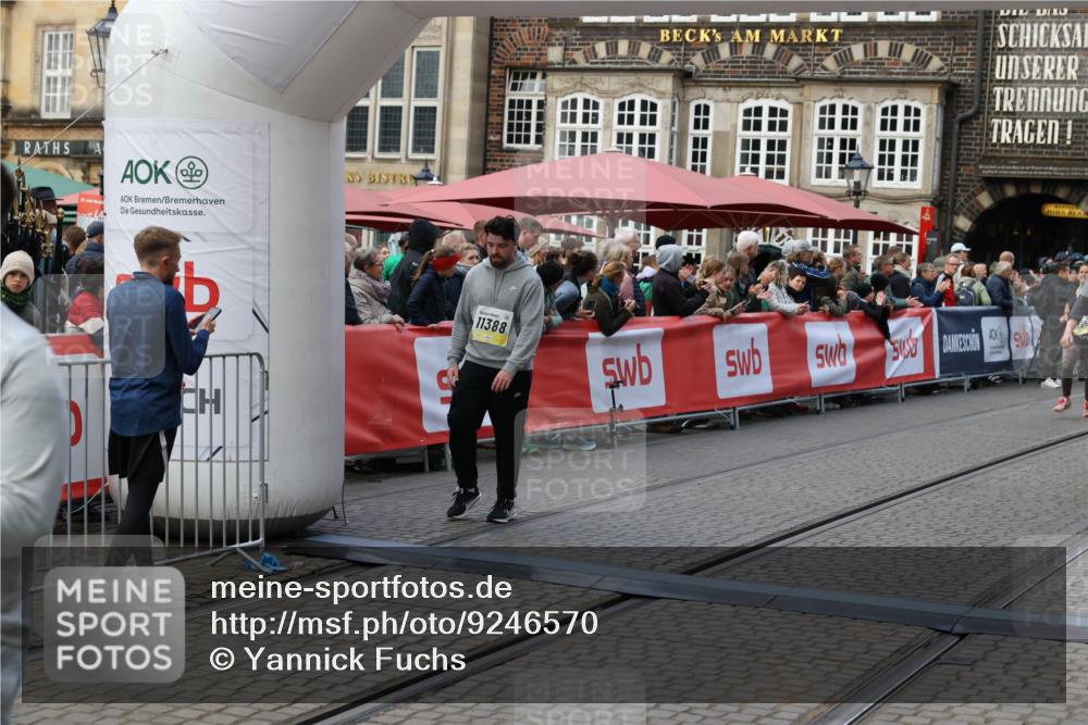05.10.2025 - 20. swb-Marathon Bremen Yannick Fuchs http://msf.ph/oto/9246570 05.10.2025 11:10:30 Ziel 8225, 8533, 9734, 9895, 10189, 10280, 10288, 10552, 11333, 11388 meine-sportfotos.de
