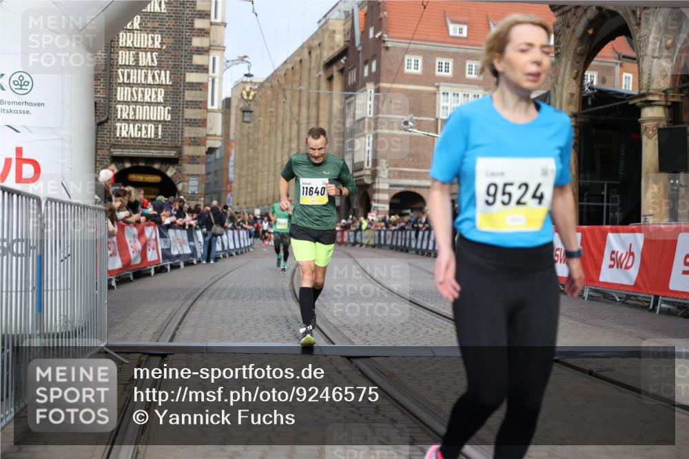05.10.2025 - 20. swb-Marathon Bremen Yannick Fuchs http://msf.ph/oto/9246575 05.10.2025 10:42:58 Ziel 9524, 11640 meine-sportfotos.de